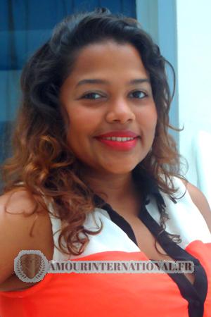 139364 - Daniela Âge: 28 - Colombie