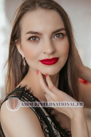 185803 - Alena Âge: 32 - Russie