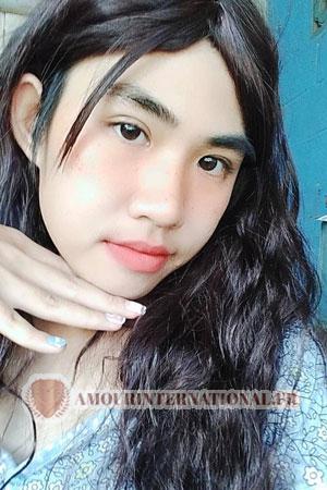 208628 - Pongarpha Age: 25 - Thailand