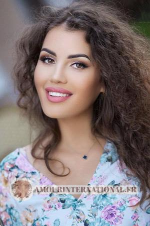 210735 - Yuliia Âge: 32 - Ukraine