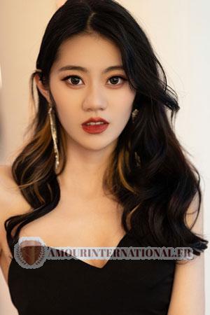 213645 - Mengqiu Âge: 23 - Chine